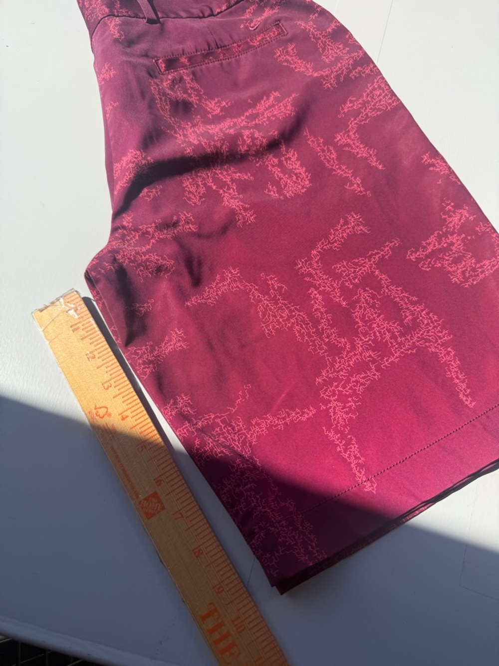 Nike mens Burgundy Printed Flat Front Golf Shorts red medium 10” inseam A10 - Picture 9 of 9